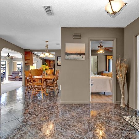 Pet Friendly Canal Front 3-Bedroom Grand Villa With Pool, Linai And Dock 포트샬롯 외부 사진