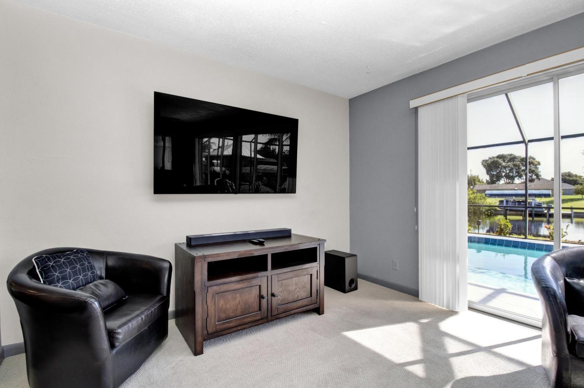 Pet Friendly Canal Front 3-Bedroom Grand Villa With Pool, Linai And Dock 포트샬롯 외부 사진