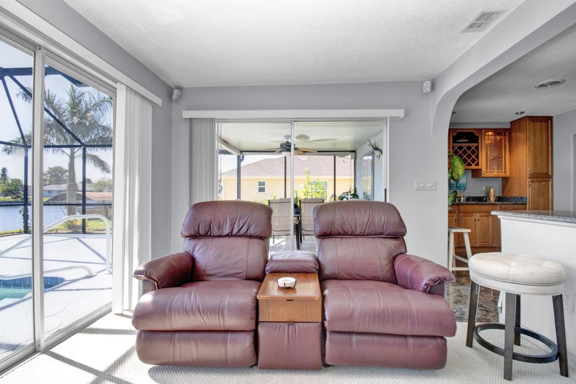 Pet Friendly Canal Front 3-Bedroom Grand Villa With Pool, Linai And Dock 포트샬롯 외부 사진